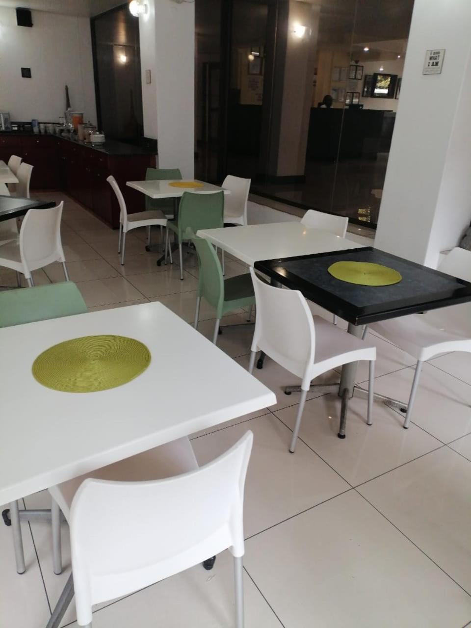 Airport Inn And Suites Edenvale Kültér fotó