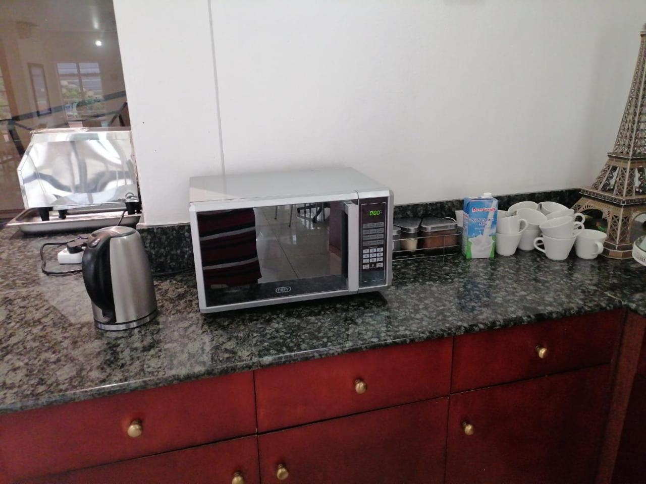 Airport Inn And Suites Edenvale Kültér fotó